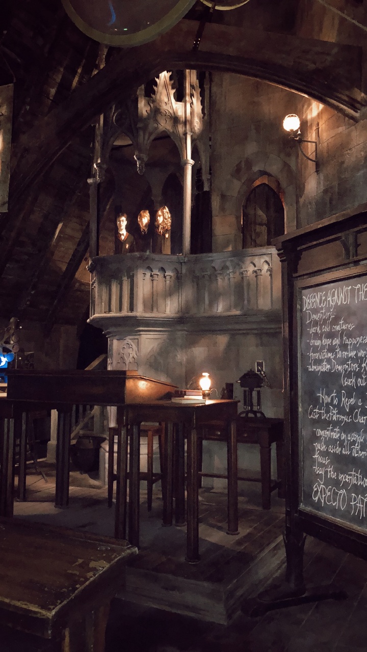 Обои темнота, освещение, осветительная арматура, святое место, люстра в разрешении 720x1280