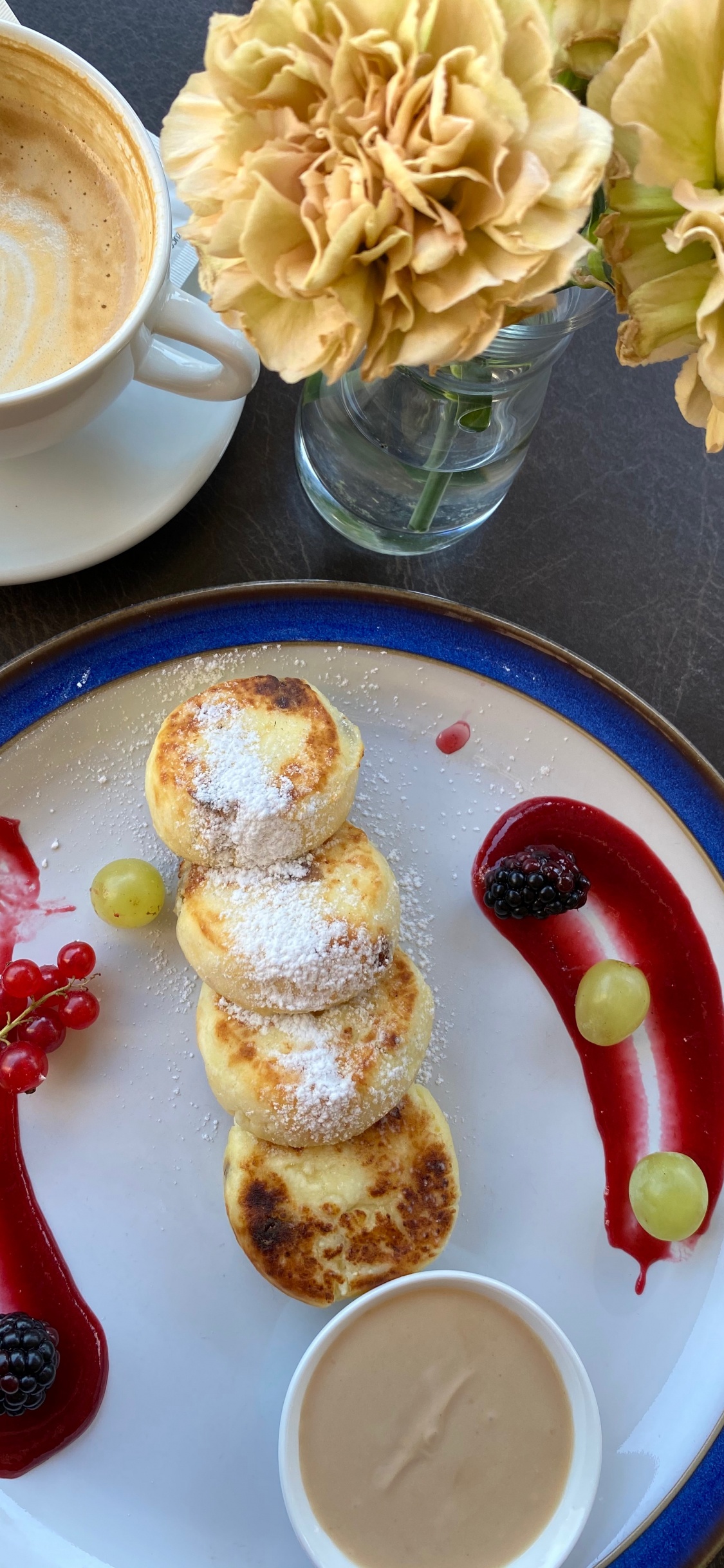 Обои блюда, полноценный завтрак, завтрак, serveware, кетчуп в разрешении 1125x2436