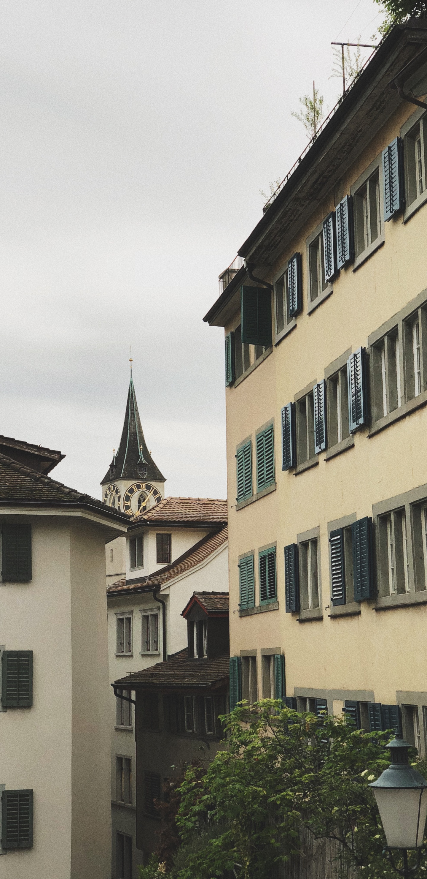 Обои Grossmnster, окно, фасад, соседство, здание в разрешении 1440x2960