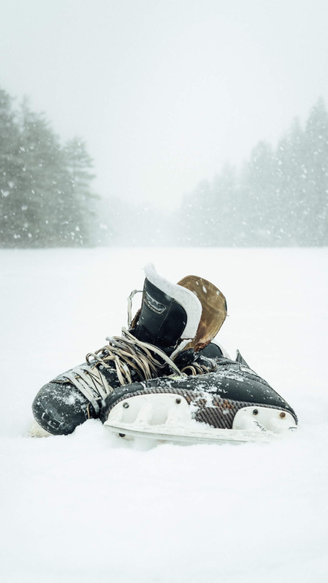 Обои снег, обувь, зима, башмак, зимний шторм в разрешении 1080x1920