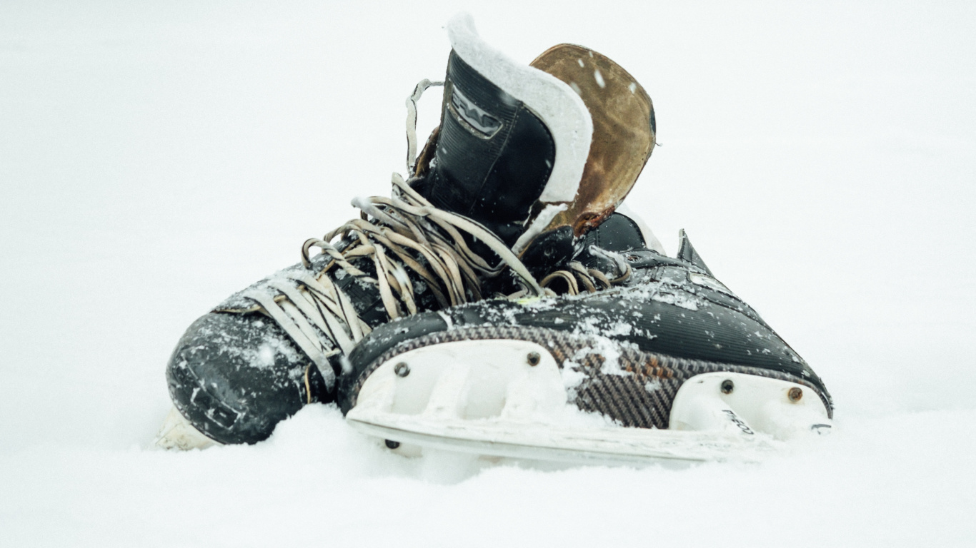 Обои снег, обувь, зима, башмак, зимний шторм в разрешении 1366x768