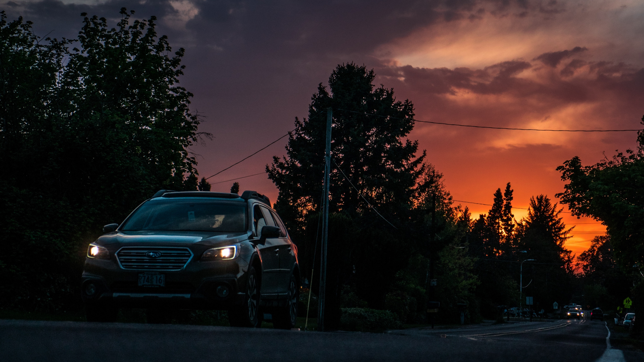 Обои авто, закат, дорога, ночь, облако в разрешении 2560x1440