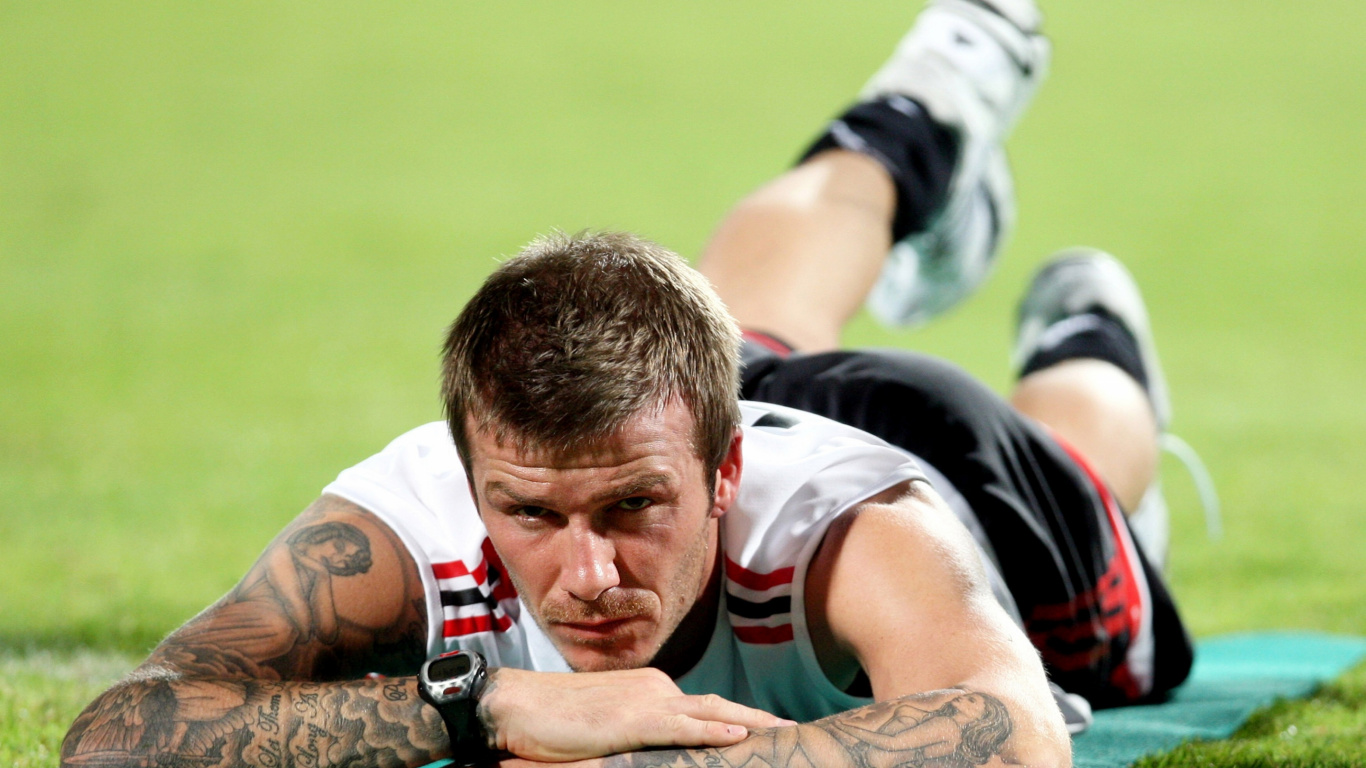 Обои Дэвид Бекхэм, занятие спортом, татуировки, татуировка в разрешении 1366x768