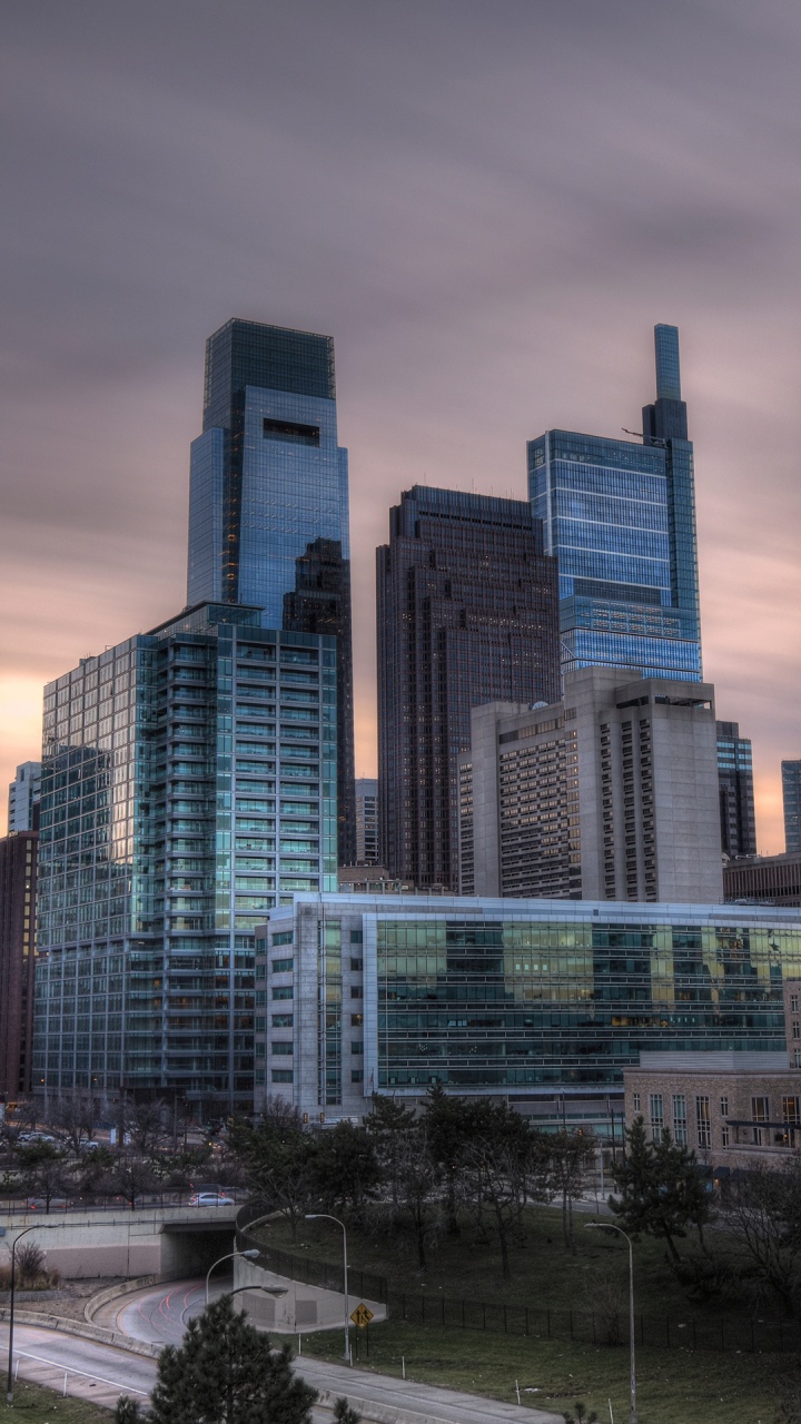 Обои небоскреб, облако, здание, башня, вышка в разрешении 720x1280