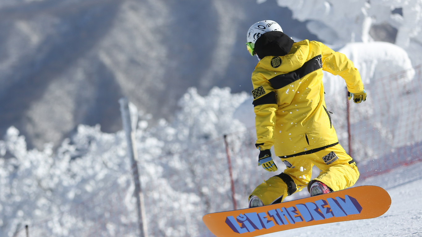 Обои лыжи, горнолыжный курорт, снег, слоупстайл, желтый в разрешении 1366x768