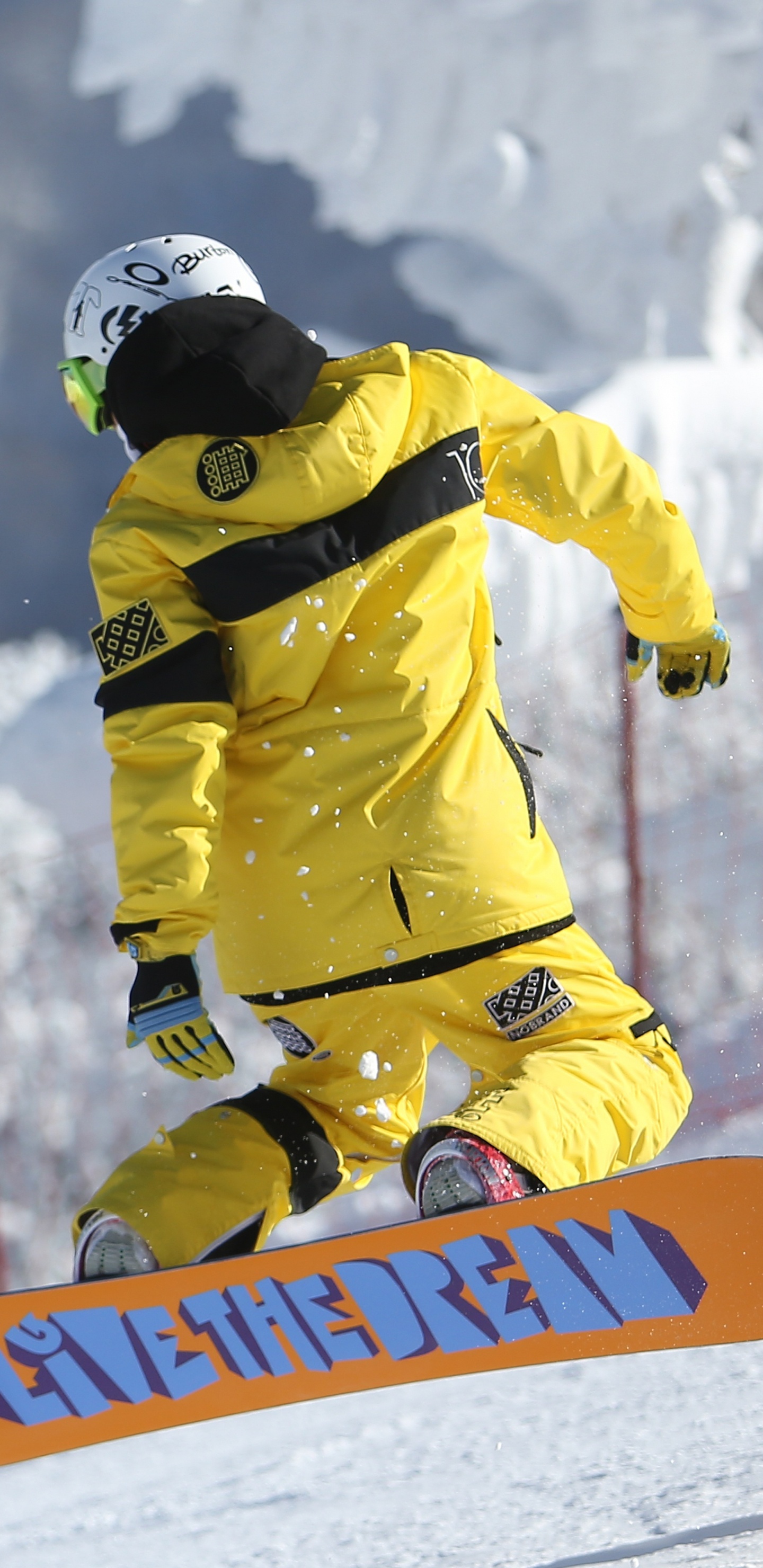 Обои лыжи, горнолыжный курорт, снег, слоупстайл, желтый в разрешении 1440x2960