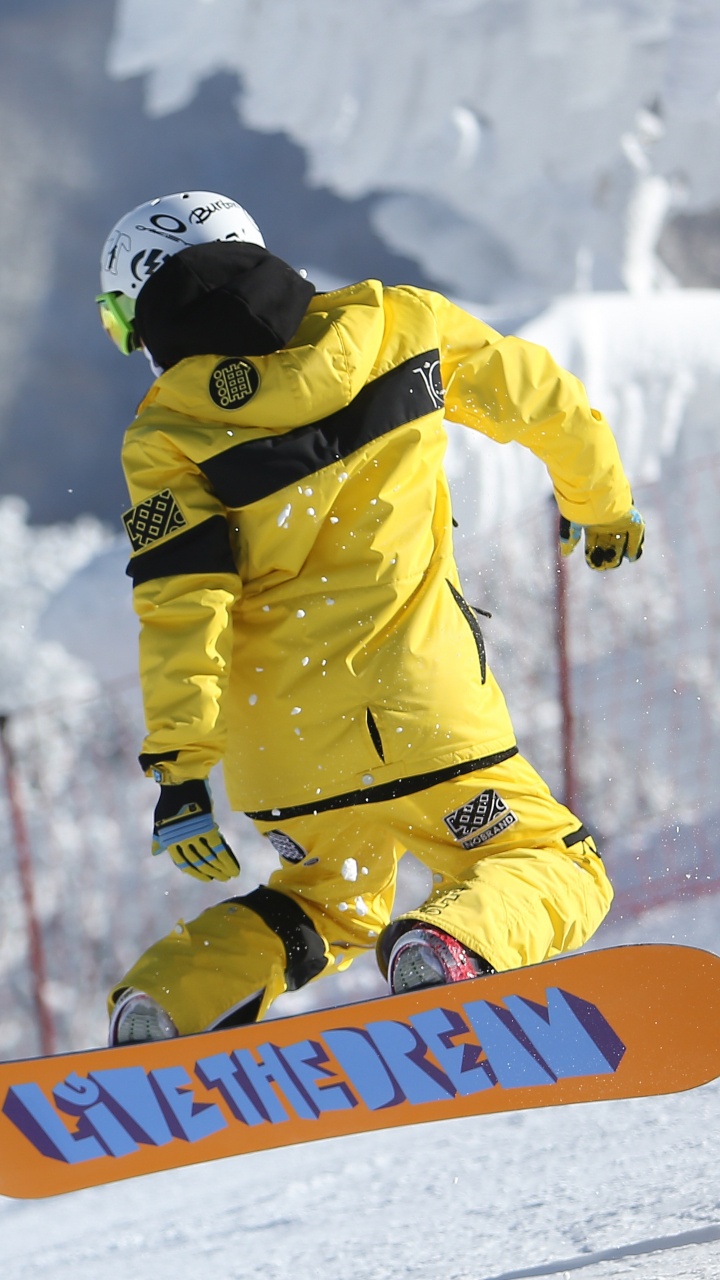 Обои лыжи, горнолыжный курорт, снег, слоупстайл, желтый в разрешении 720x1280