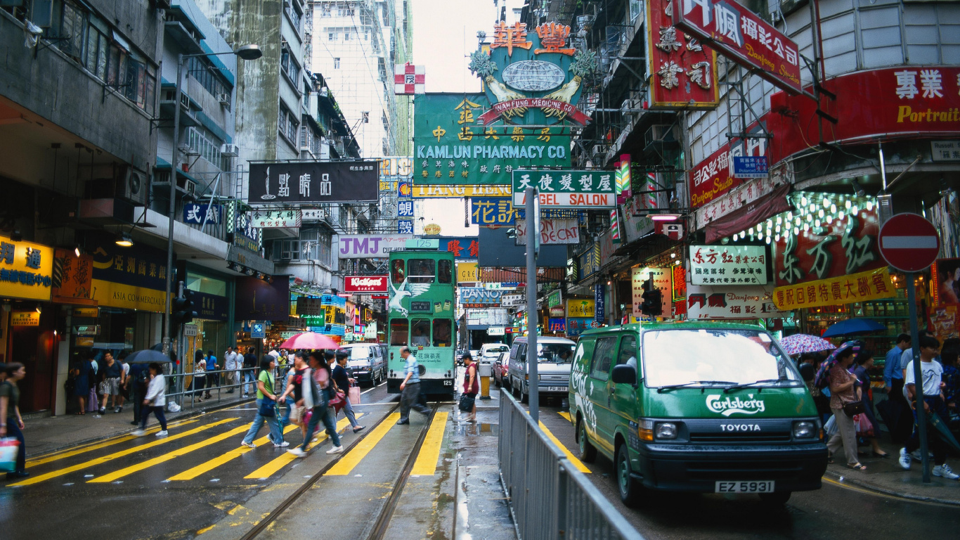 Обои городской район, метрополия, переулок, улица, транспорт в разрешении 1366x768