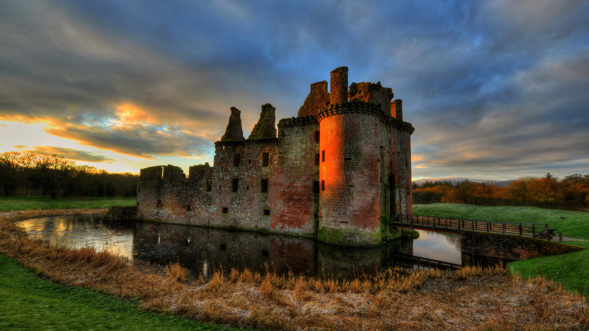 Обои Дамфрис, замок, ров, водный путь, здание в разрешении 1920x1080