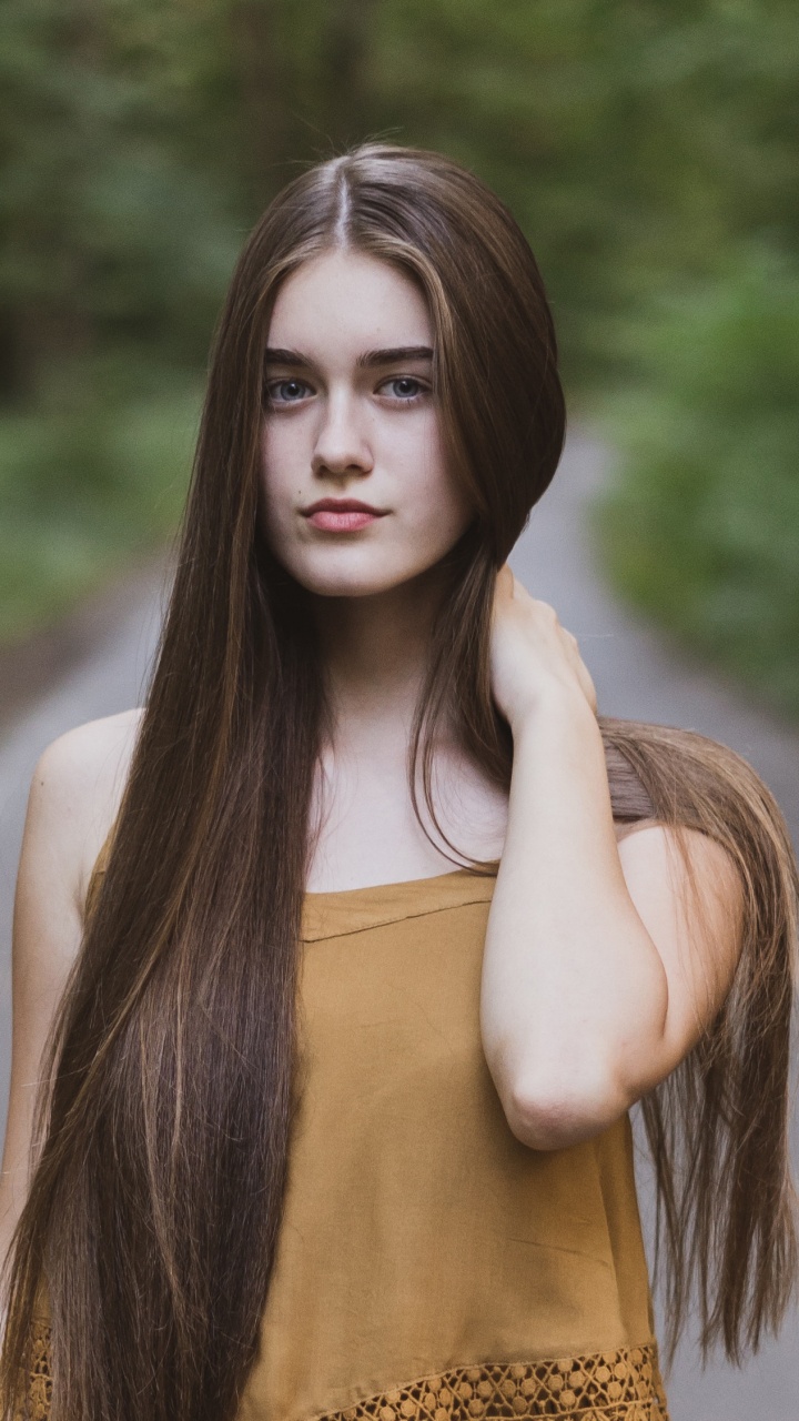 Обои волосы, лицо, природа, красота, длинные волосы в разрешении 720x1280