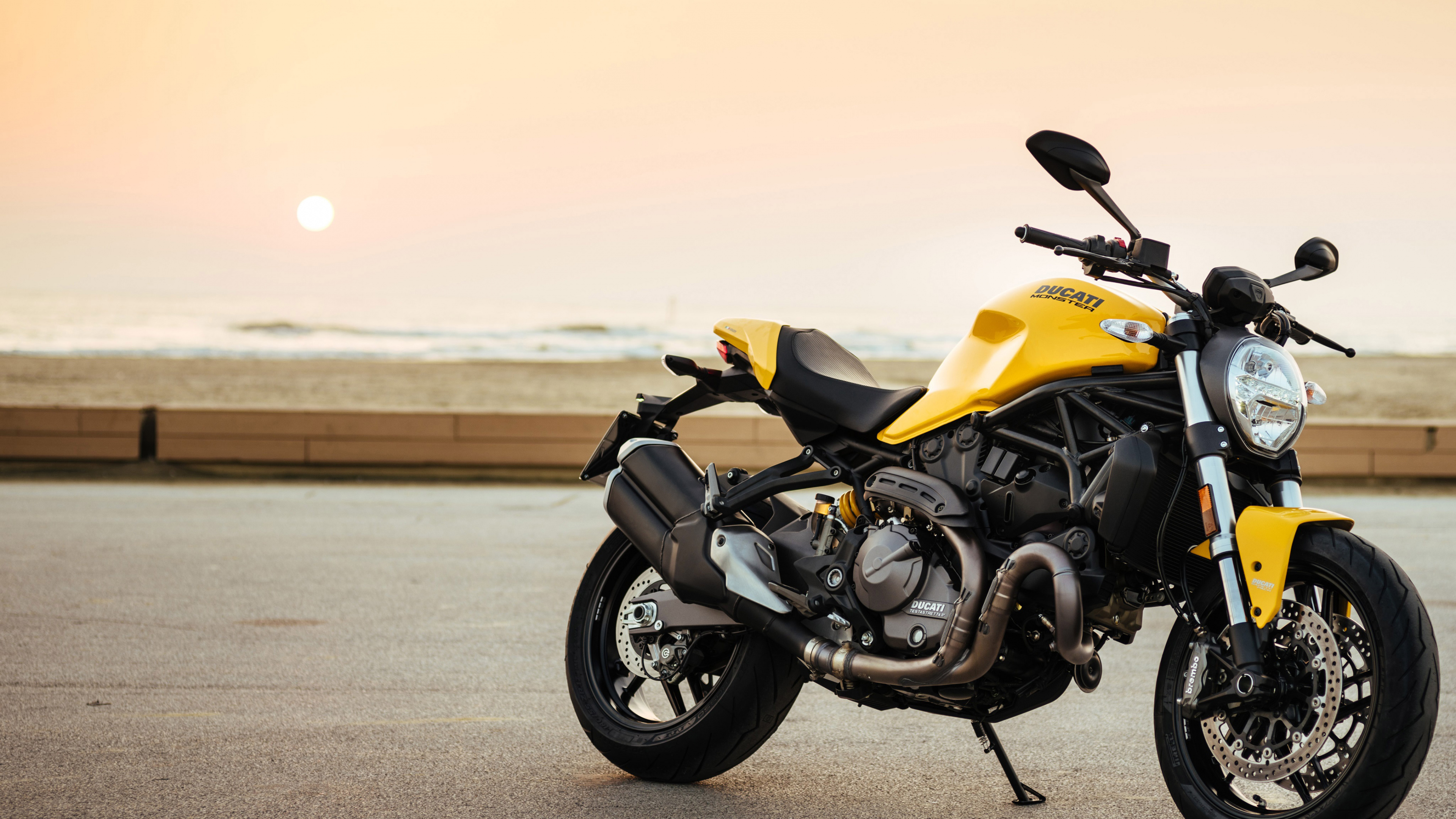 Обои Дукати Монстр 821 2018, ducati, мотоцикл, желтый, авто в разрешении 3840x2160