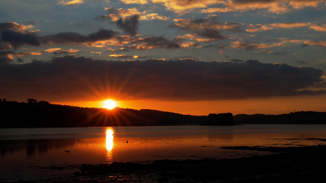 Обои горизонт, закат, послесвечение, восход солнца, облако в разрешении 1366x768