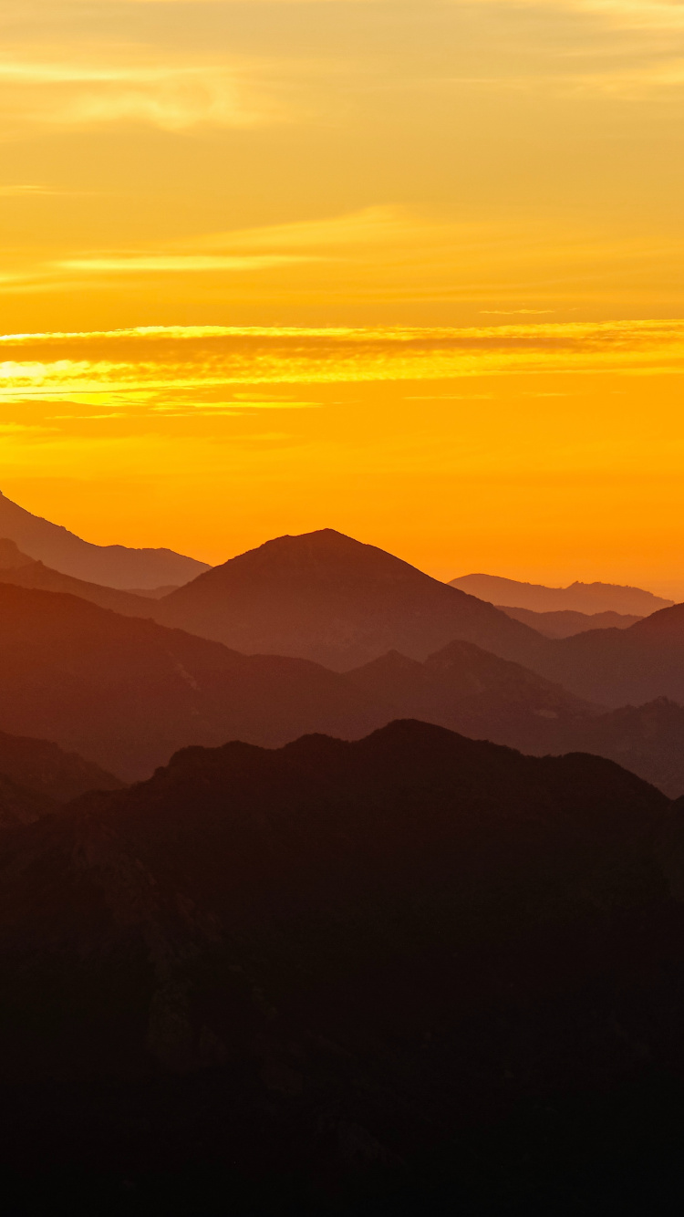 Обои гора, небо, горизонт, сумрак, восход солнца в разрешении 750x1334