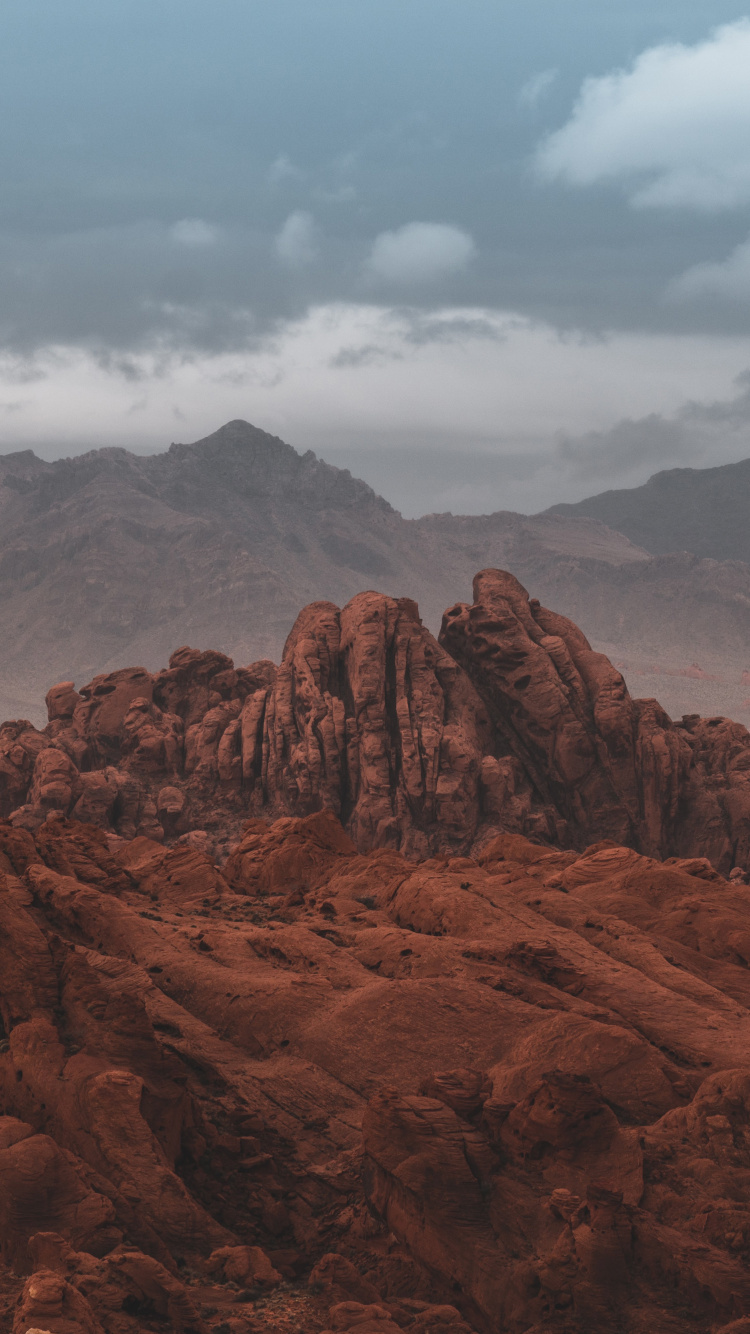 Обои облако, гора, нагорье, дерево, природный ландшафт в разрешении 750x1334