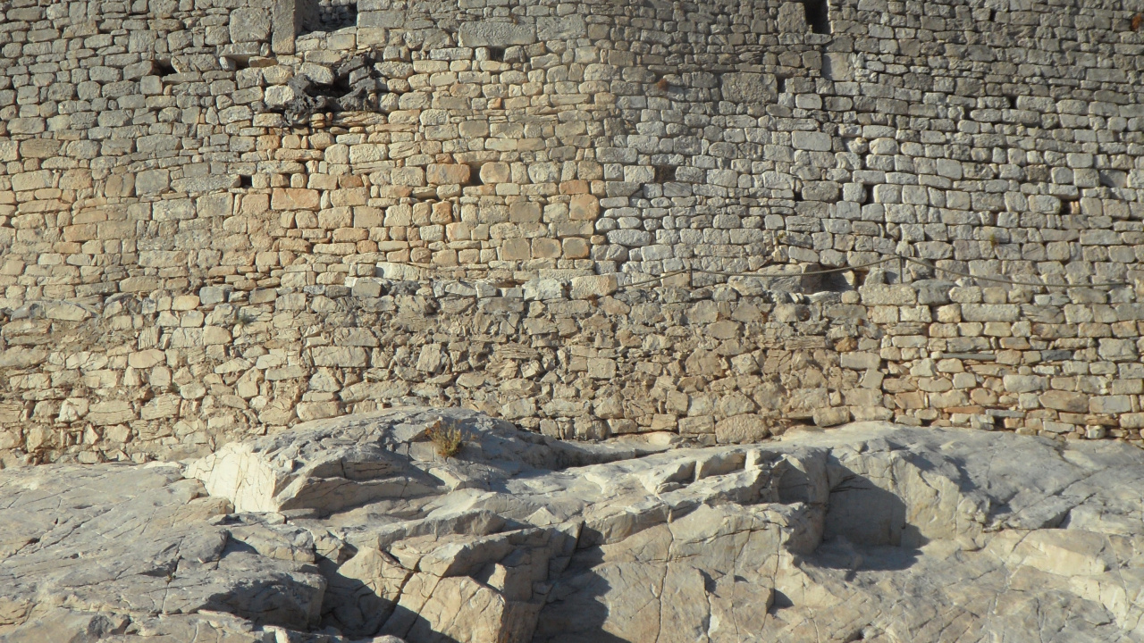 Обои развалины, Одинокие Руины, замок, фортификация, древняя история в разрешении 1280x720