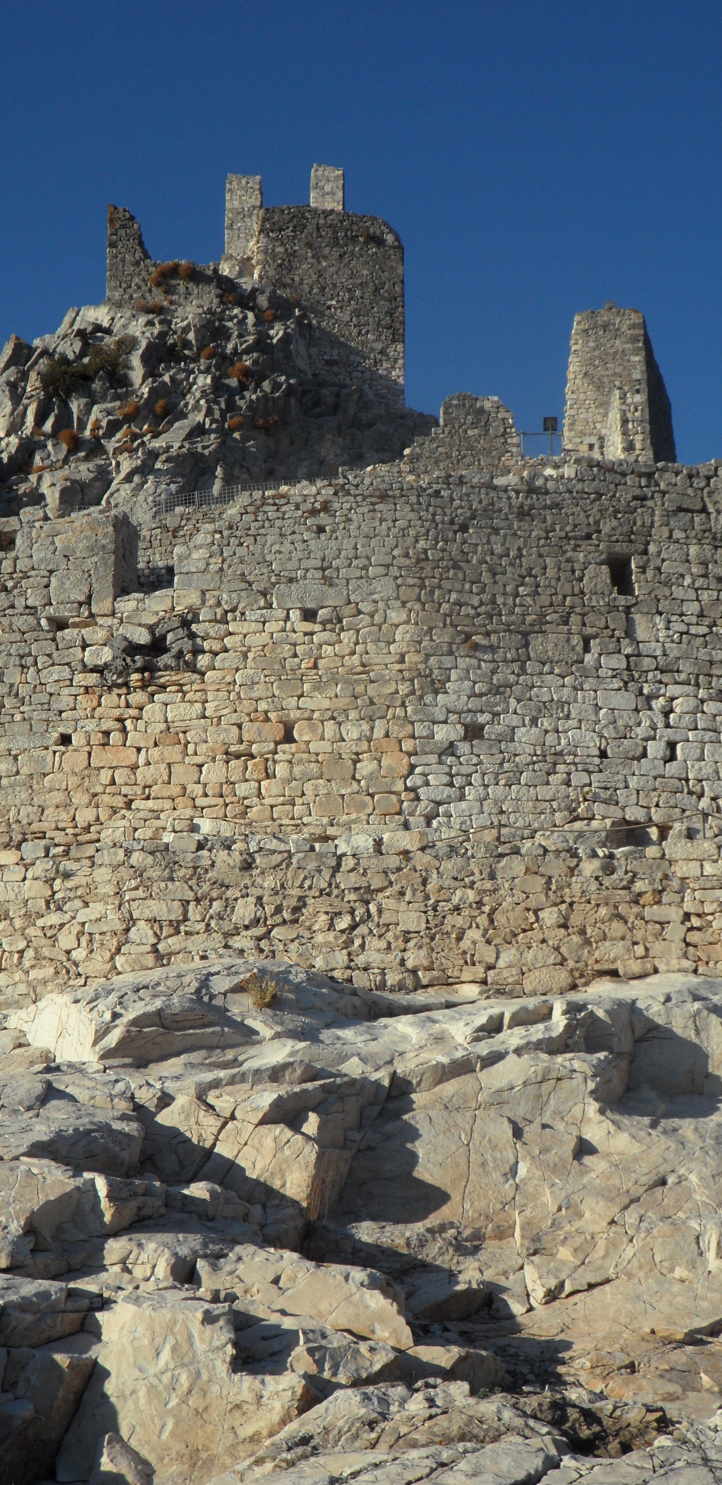 Обои развалины, Одинокие Руины, замок, фортификация, древняя история в разрешении 1440x2960