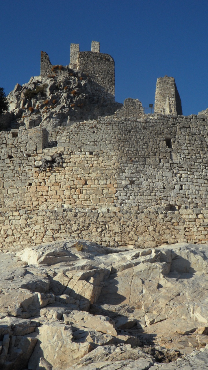 Обои развалины, Одинокие Руины, замок, фортификация, древняя история в разрешении 720x1280