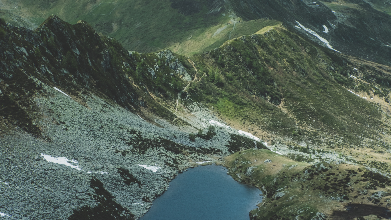Обои каровое озеро, нагорье, горный рельеф, гора, водоем в разрешении 1366x768