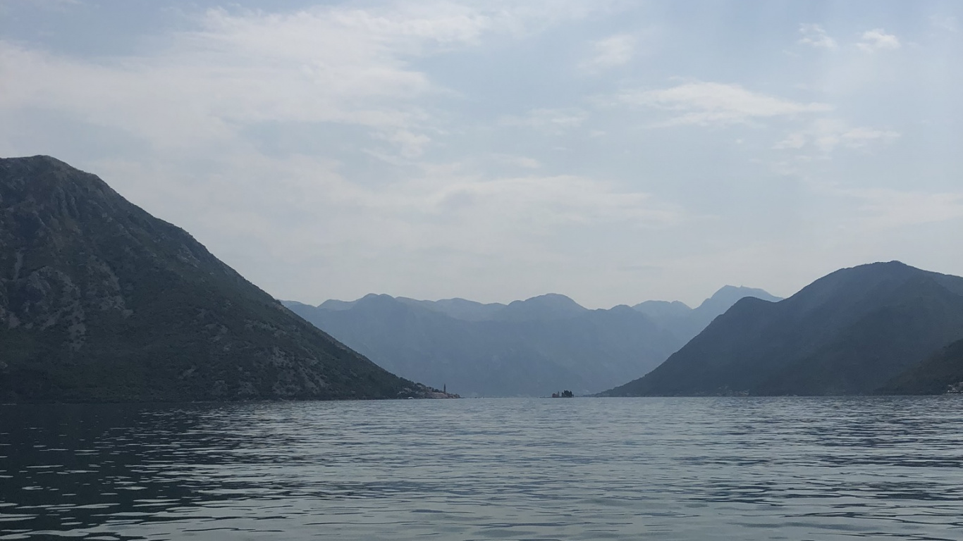 Обои горный рельеф, горный хребет, гидроресурсы, облако, нагорье в разрешении 1366x768