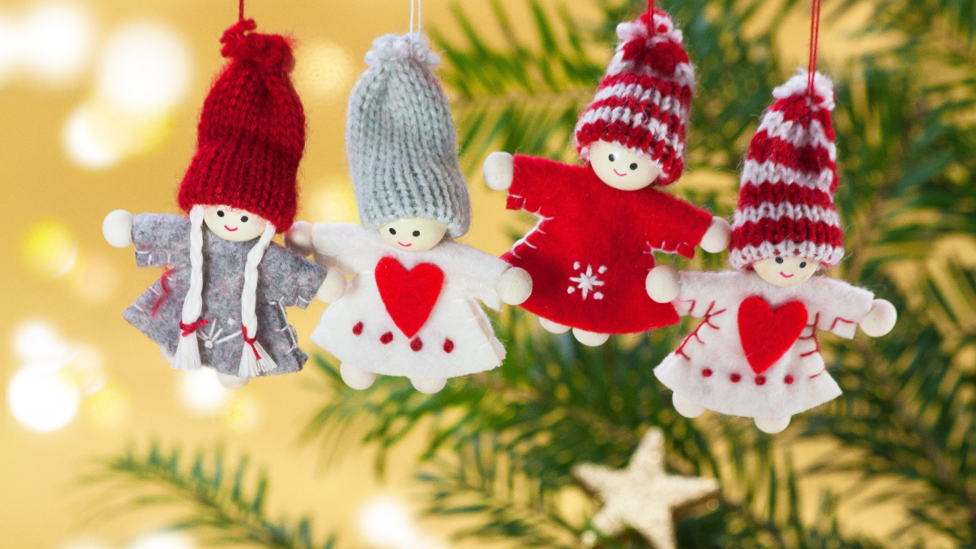 Обои Рождественский день, праздник, елка, рождественский орнамент, Рождественские украшения в разрешении 1366x768