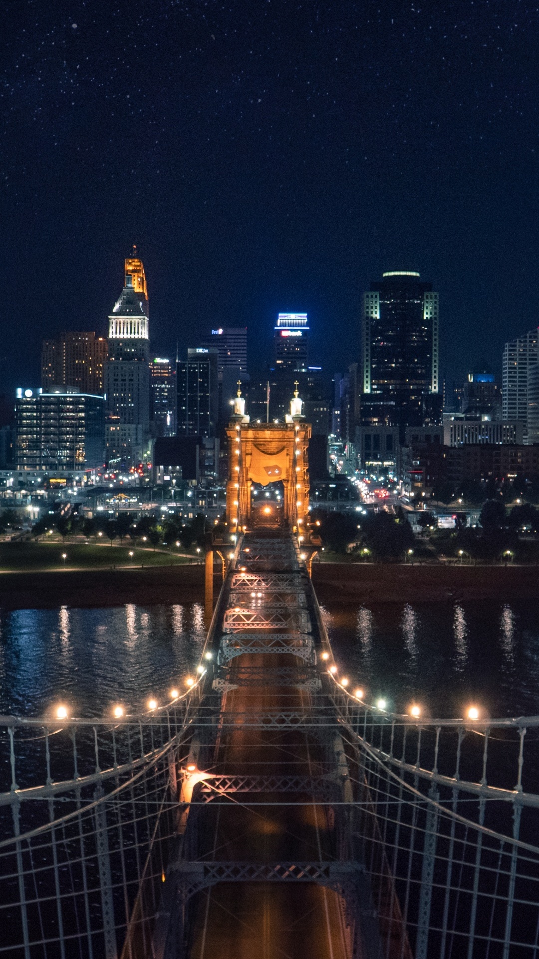 Обои Цинциннати, мост, небоскреб, вода, здание в разрешении 1080x1920