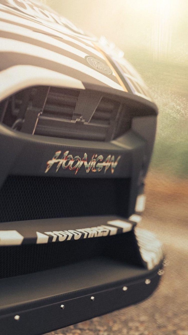 Обои легковые автомобили, бампер, шлем, капюшон, колесо в разрешении 720x1280