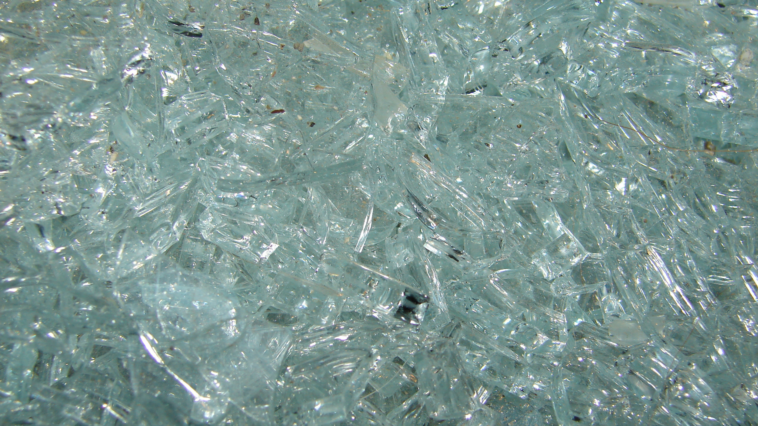 Обои стекло, текстура, вода, зима, зеркало в разрешении 2560x1440