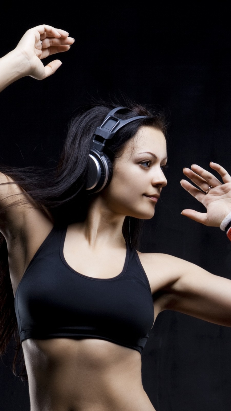 Обои красота, рука, мышца, плечо, звуковое оборудование в разрешении 750x1334