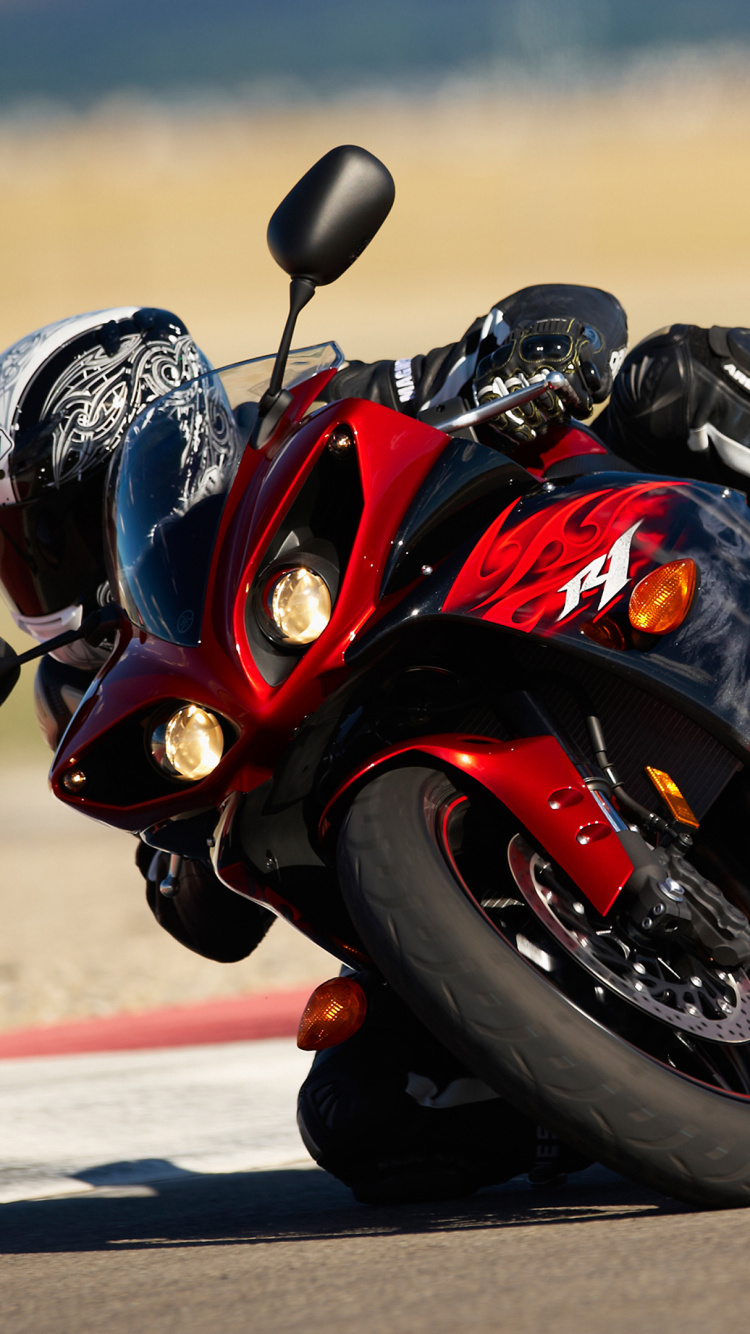 Обои мотоцикл, мотоциклетный шлем, авто, гоночный, супербайк в разрешении 750x1334