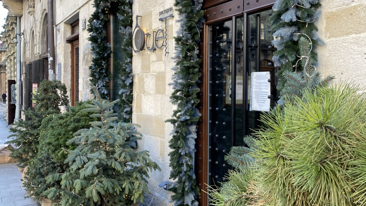 Обои дерево, Рождественские украшения, недвижимость, цветочный горшок, соседство в разрешении 1280x720