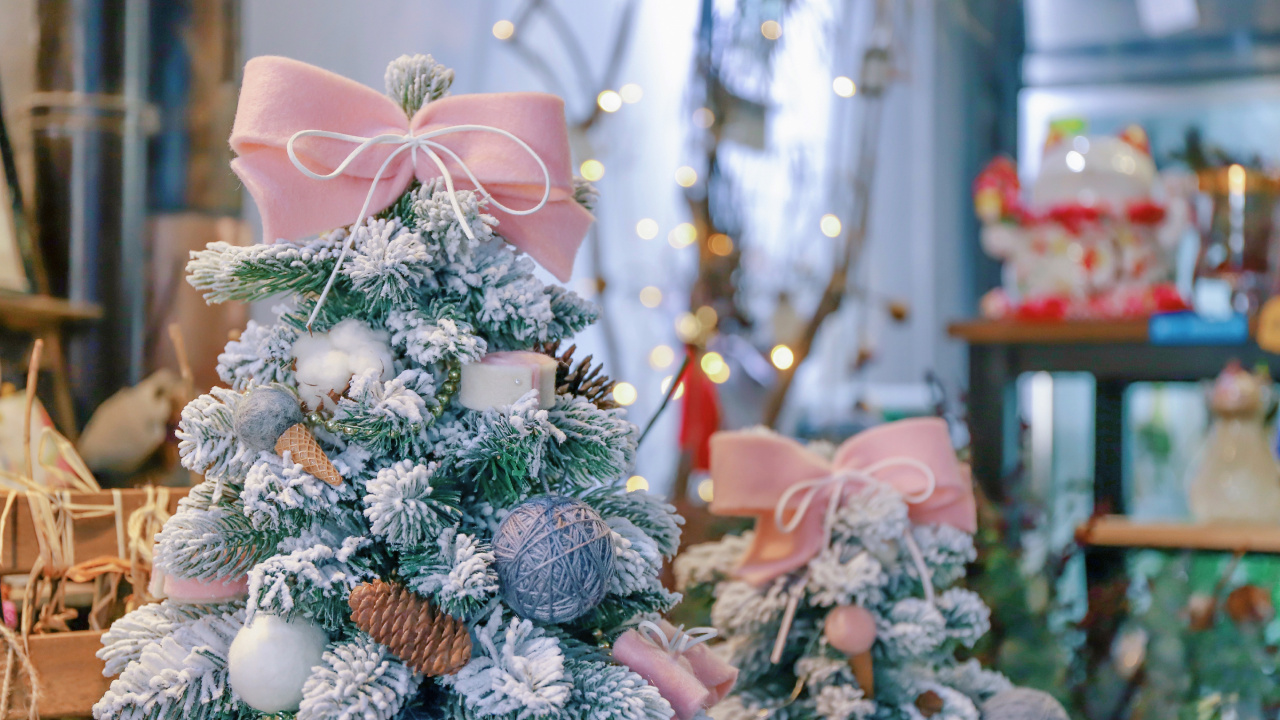 Обои Рождественский день, Рождественские украшения, елка, Новый год, рождественский орнамент в разрешении 1280x720