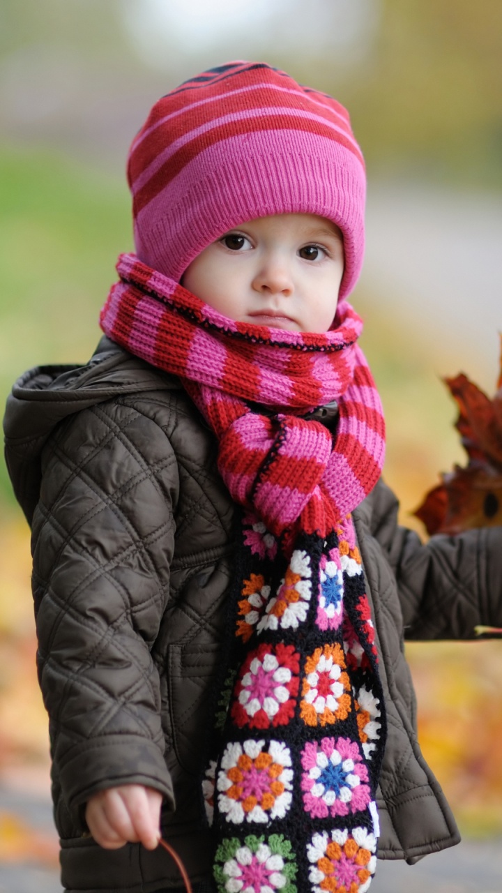 Обои младенец, привлекательность, глаз, Люди в природе, растение в разрешении 720x1280