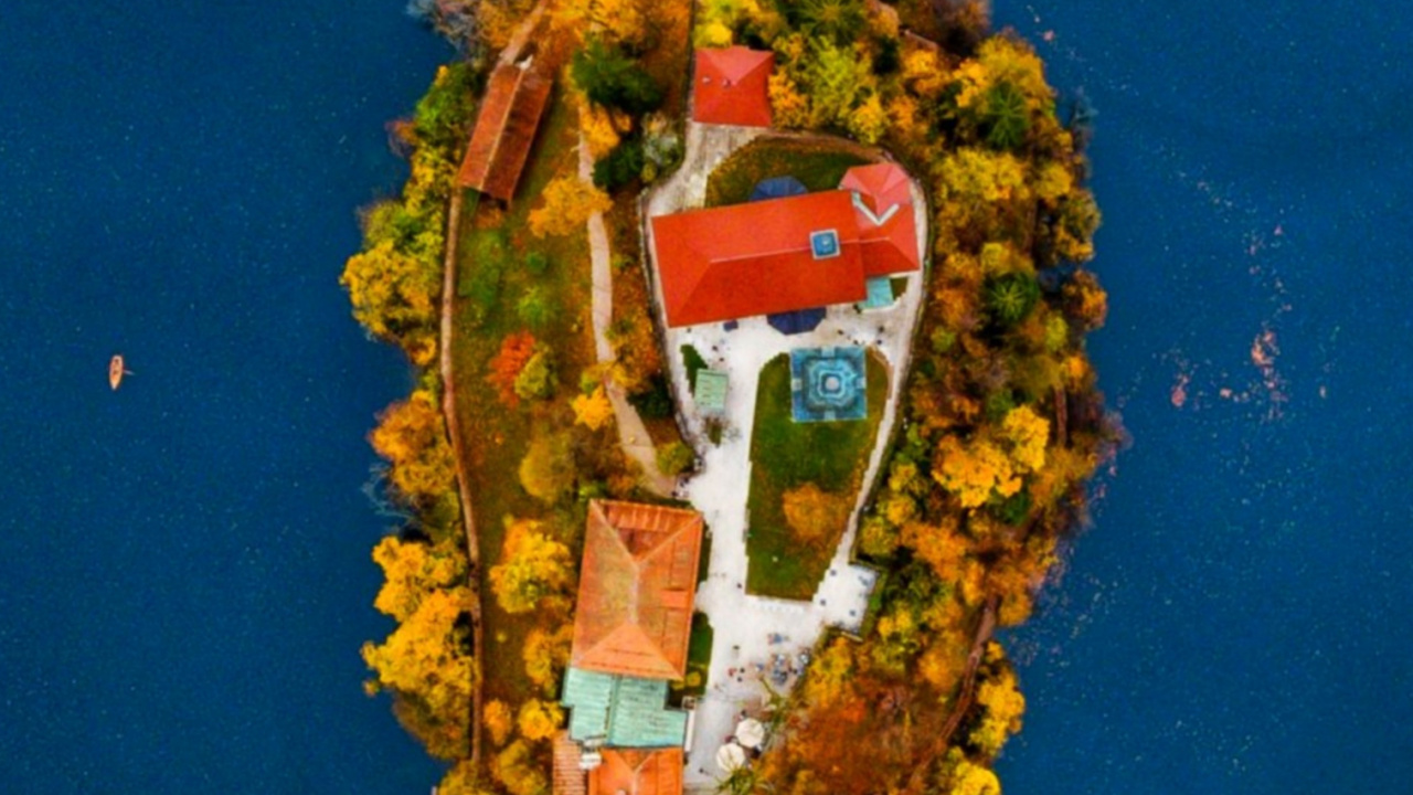 Обои недвижимость, судно, человеческое тело, мир, жест в разрешении 1280x720