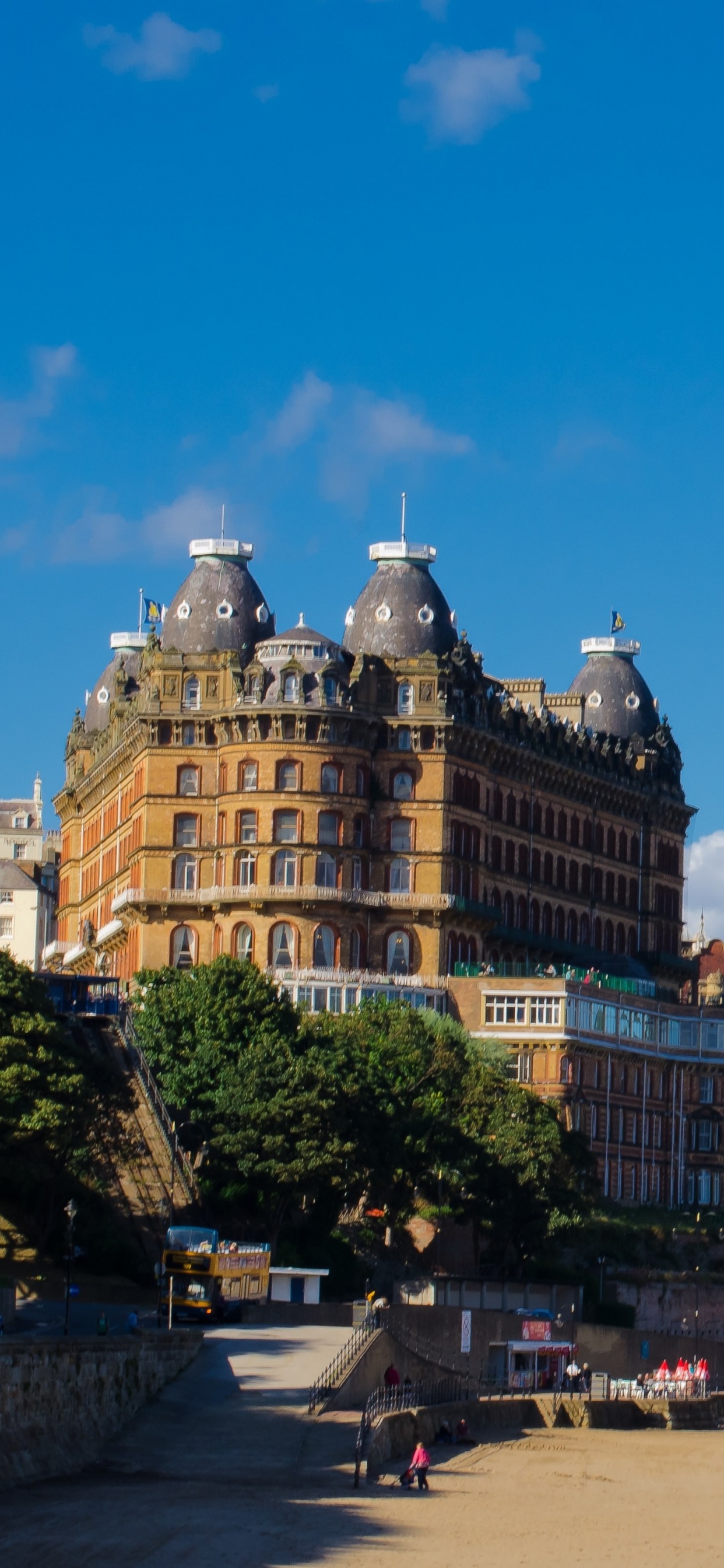 Обои Гранд отеля, Гранд Отель Скарборо, пляж, кровать и завтрак, ресторан в разрешении 1242x2688