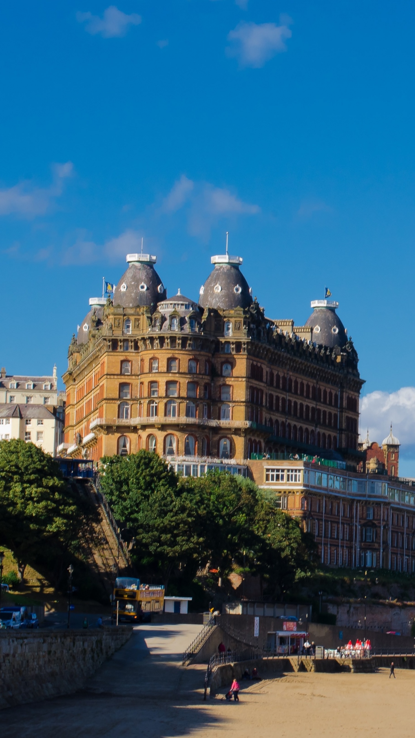 Обои Гранд отеля, Гранд Отель Скарборо, пляж, кровать и завтрак, ресторан в разрешении 1440x2560