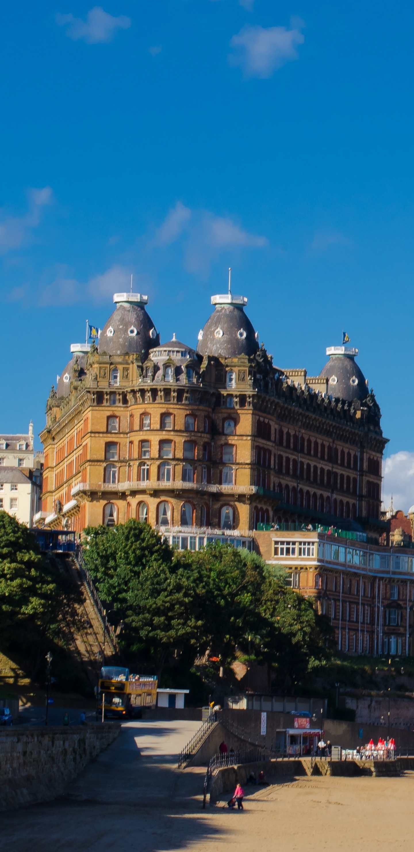 Обои Гранд отеля, Гранд Отель Скарборо, пляж, кровать и завтрак, ресторан в разрешении 1440x2960