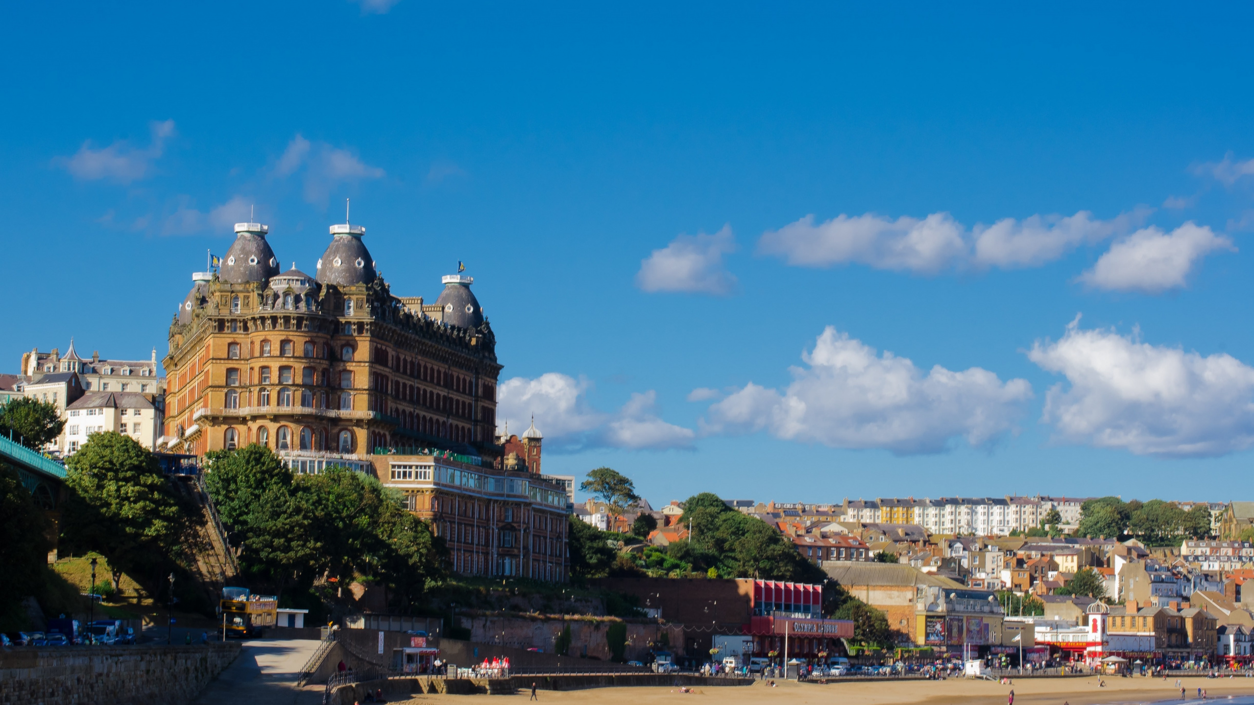Обои Гранд отеля, Гранд Отель Скарборо, пляж, кровать и завтрак, ресторан в разрешении 2560x1440