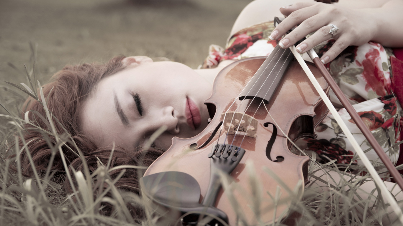 Обои скрипка, струнный инструмент, Смычковые музыкальные инструменты, гитара, скрипка семья в разрешении 1366x768