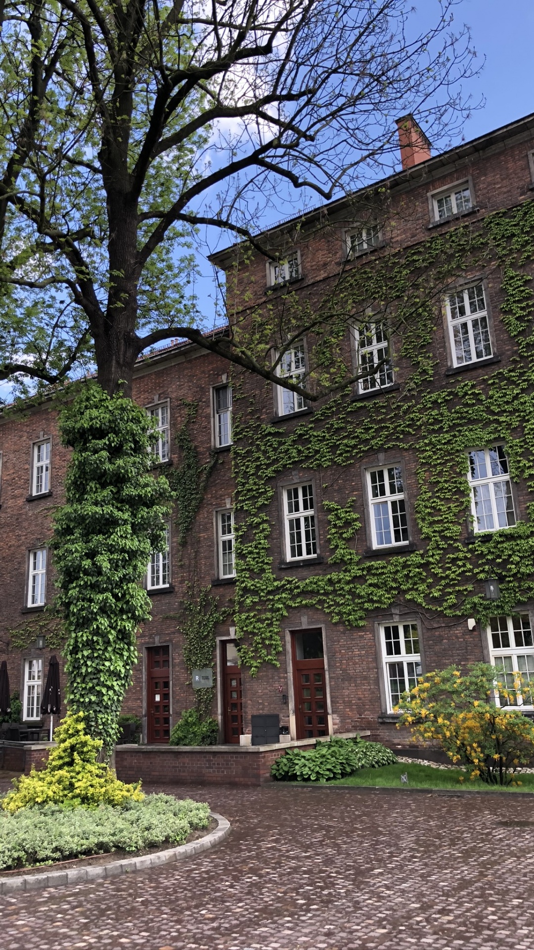 Обои Хаус, окно, свойство, здание, жилой район в разрешении 1080x1920