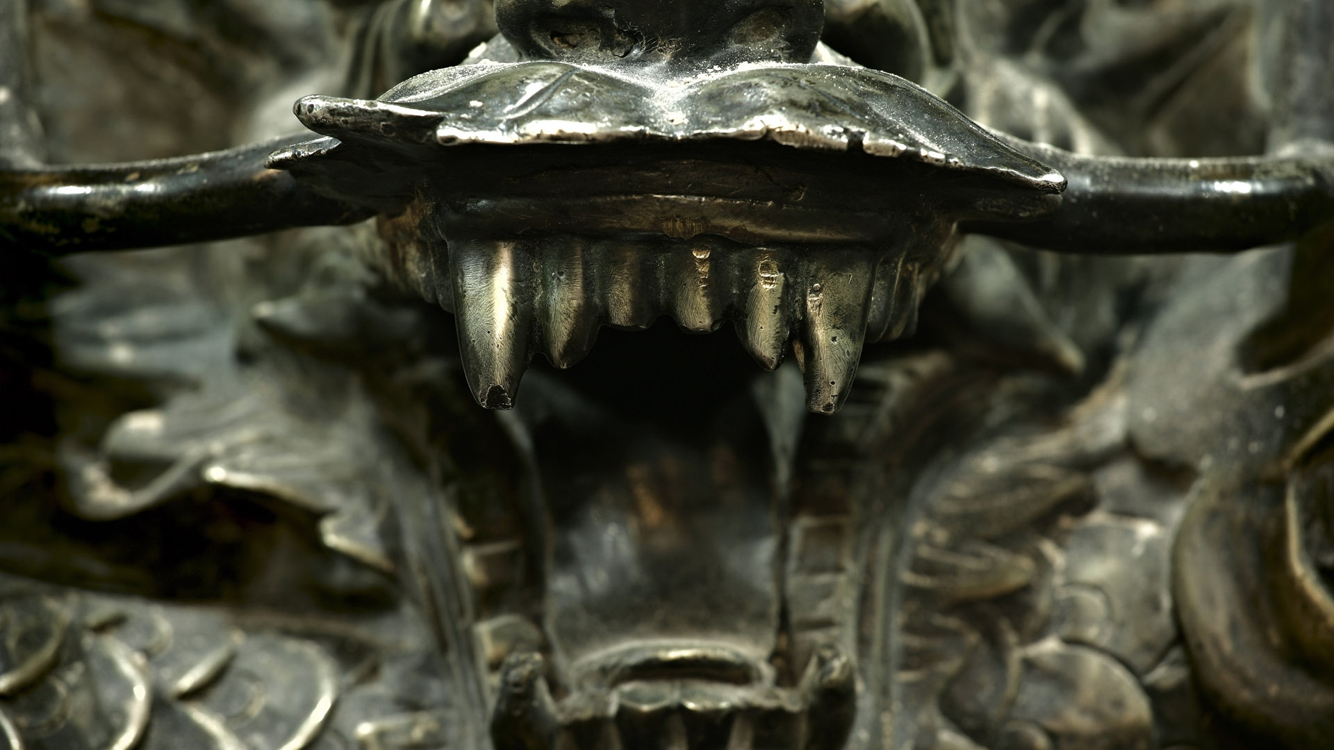 Обои скульптура, металл, статуя, бронза, дракон в разрешении 1920x1080