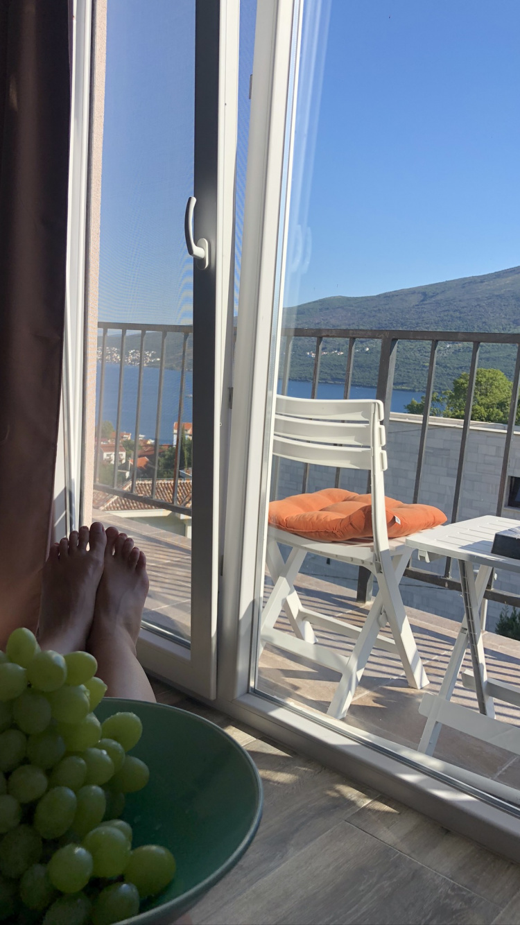 Обои окно, вода, бессемянные плоды, мебель, уличная мебель в разрешении 750x1334