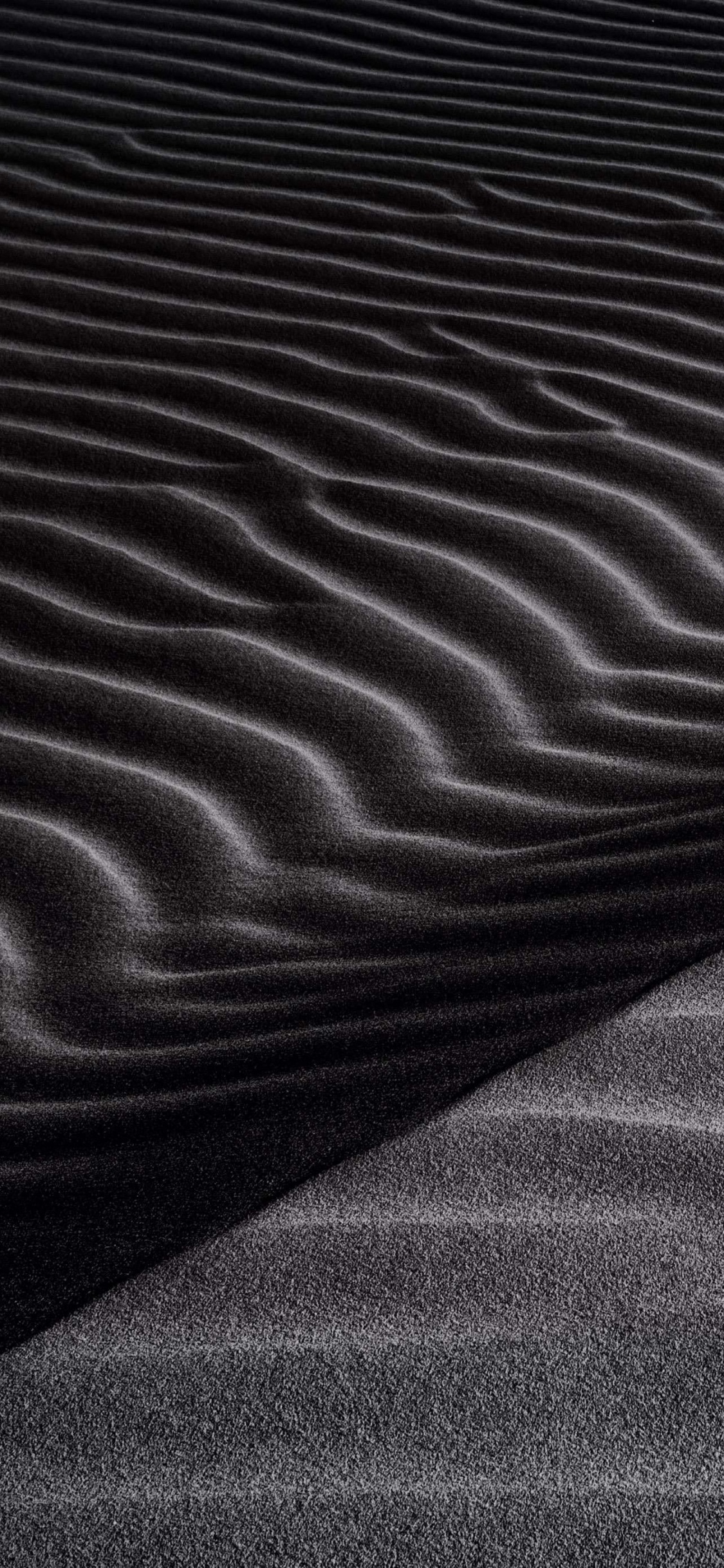 Обои автомобильные шины, серый цвет, древесина, полутона и оттенки, пейзаж в разрешении 1125x2436