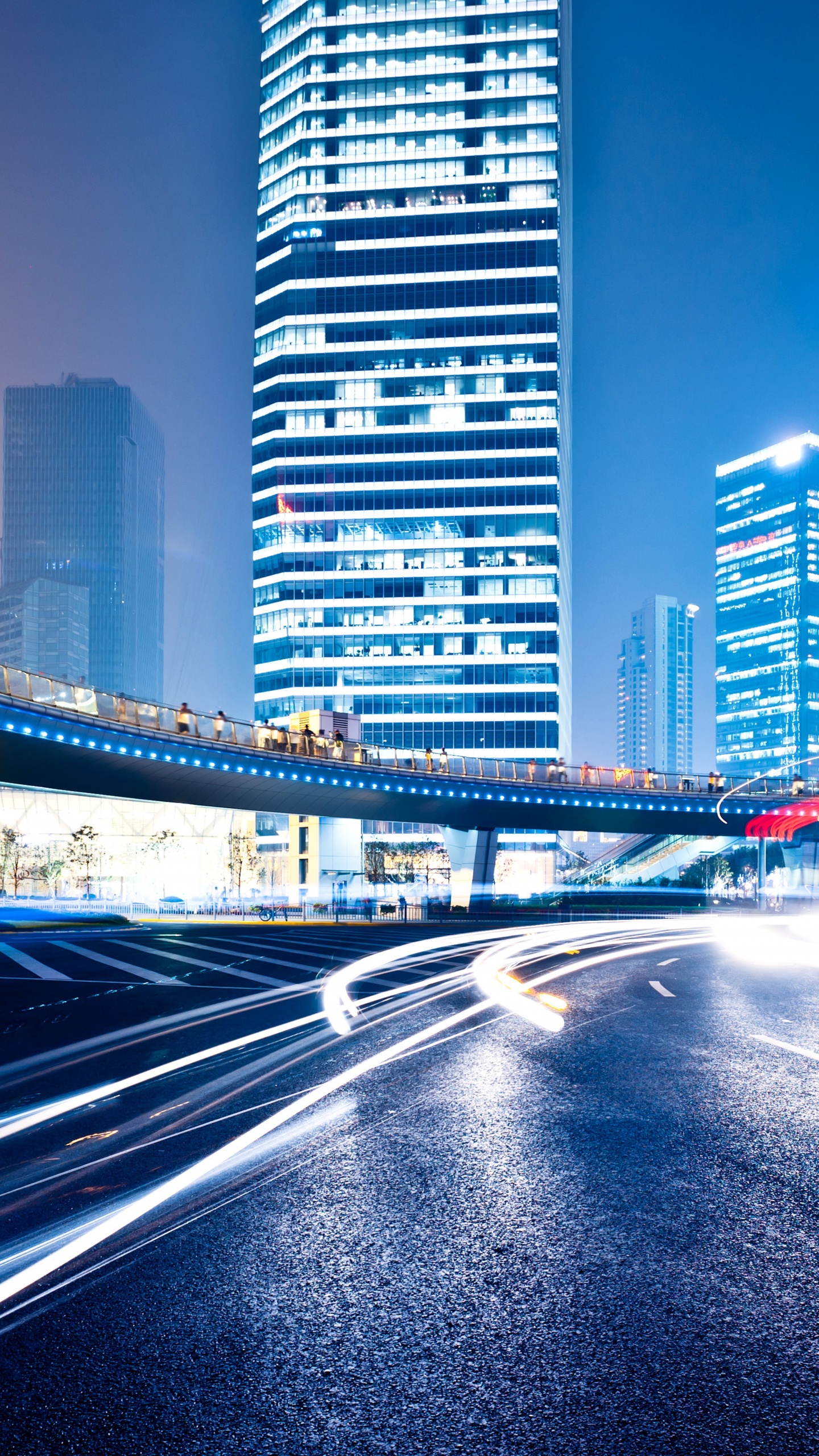 Обои дорога, городской район, город, синий, городской пейзаж в разрешении 1440x2560