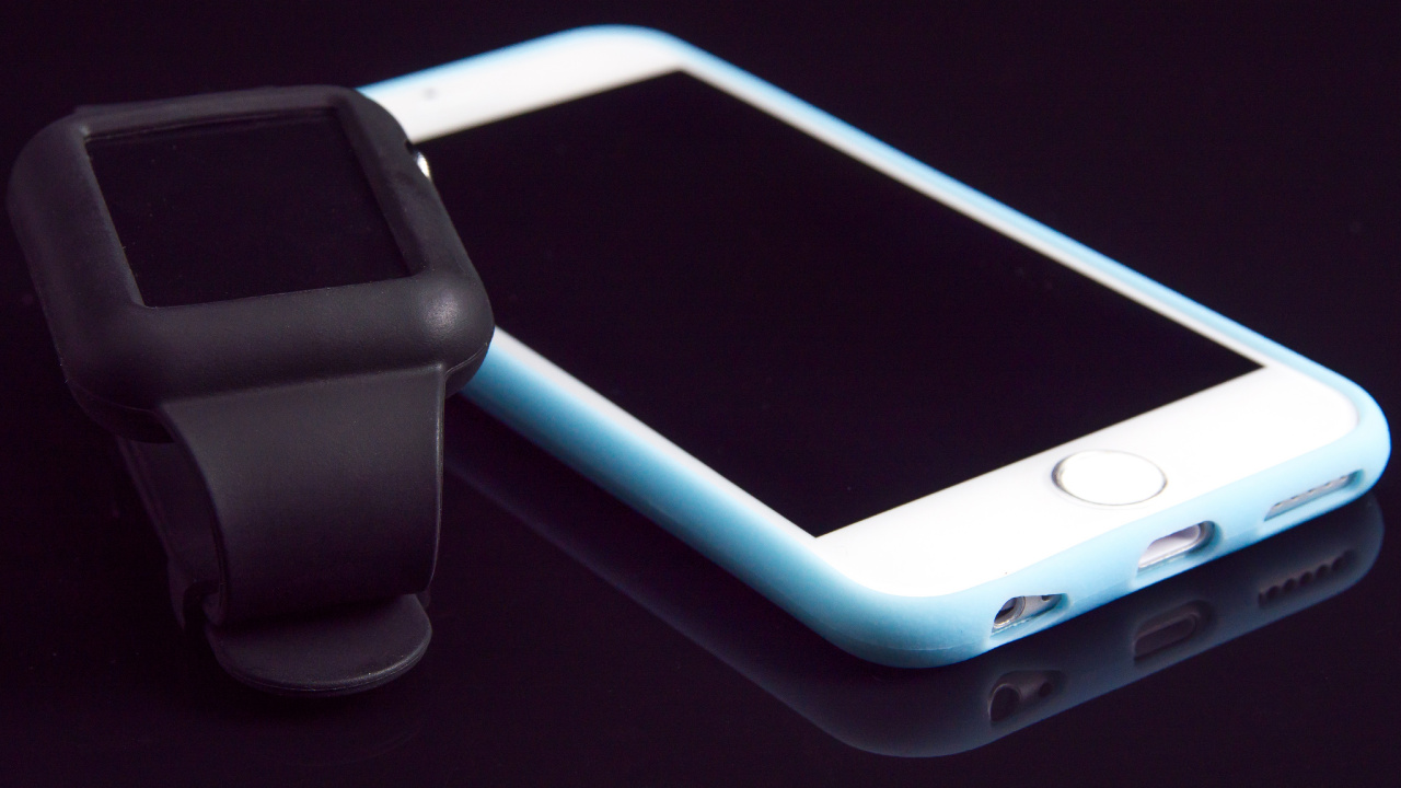 Обои коммуникационное устройство, смартфон, часы, приспособление, apple в разрешении 1280x720