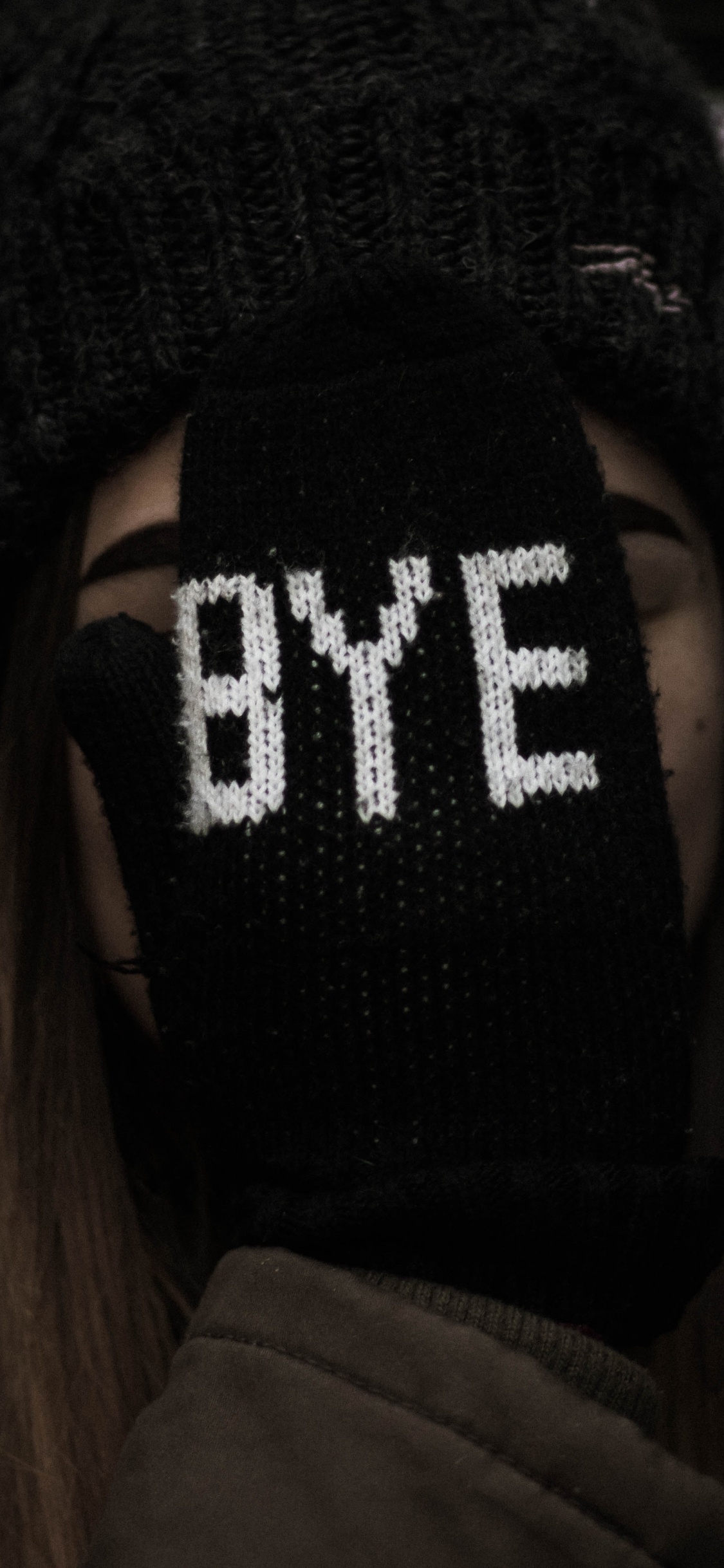 Обои круглая шапочка, черный, шапка, головной убор, вязаная шапочка в разрешении 1125x2436