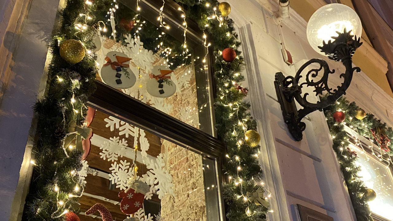 Обои Рождество, Рождественский день, елка, Рождественские украшения, освещение в разрешении 1280x720