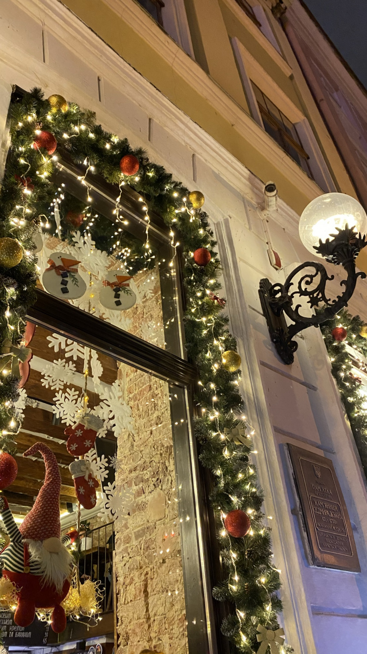 Обои Рождество, Рождественский день, елка, Рождественские украшения, освещение в разрешении 750x1334