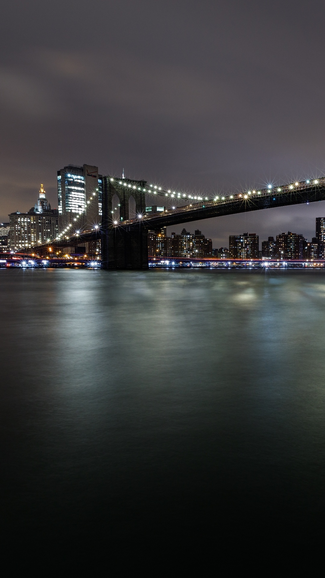 Обои отражение, вода, здание, водоем, сумрак в разрешении 1080x1920