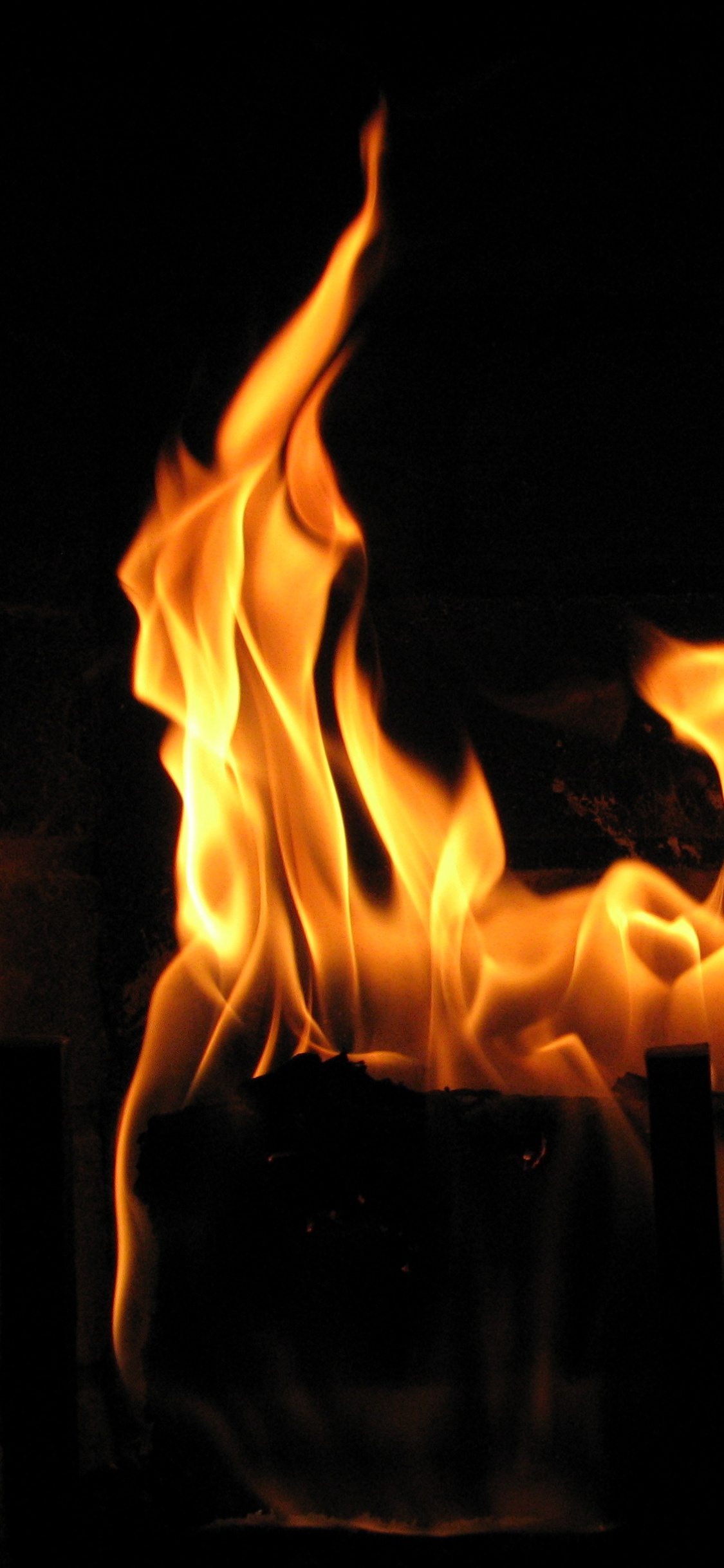 Обои огонь, тепло, пламя, Святого Иуды Католическая Церковь, дровяная печь в разрешении 1125x2436