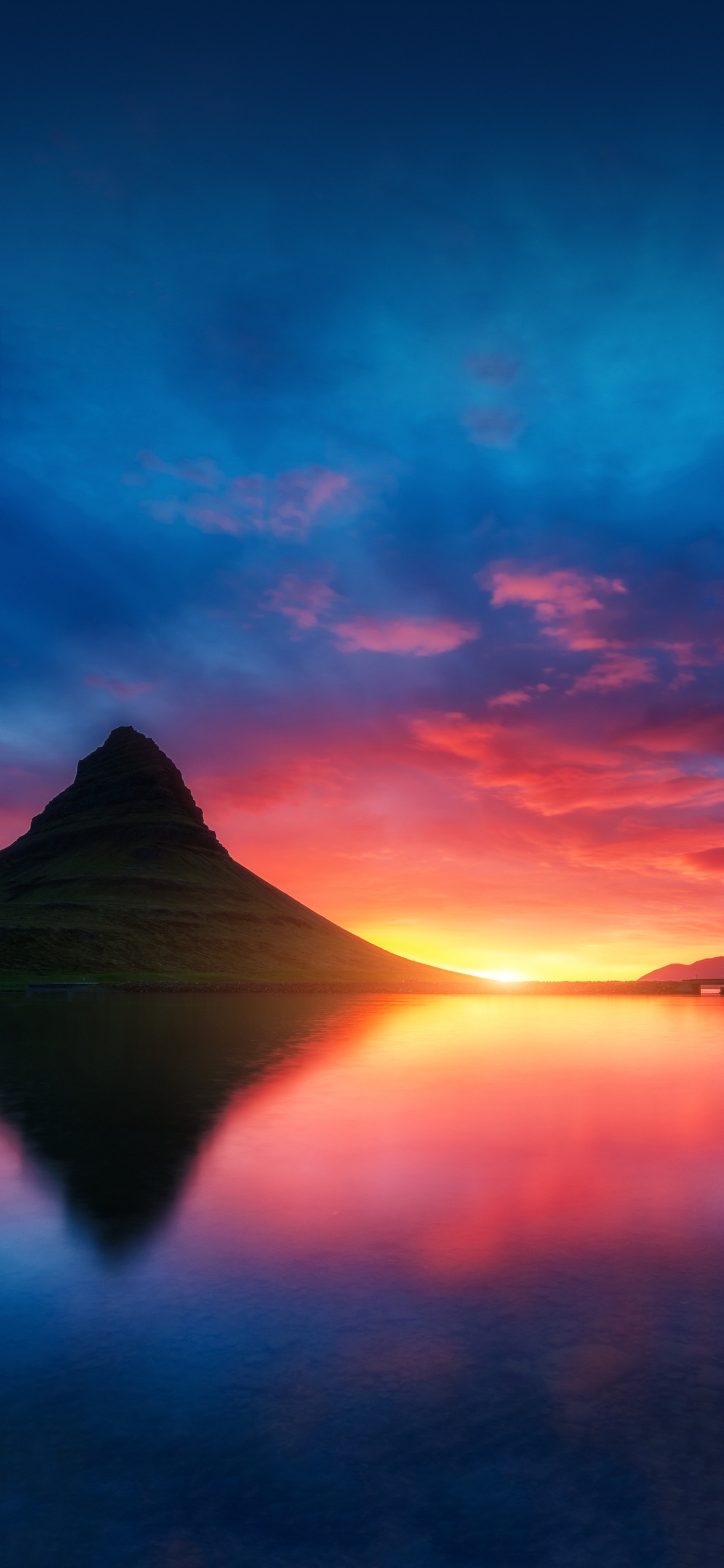 Обои облако, атмосфера, гора, вода, природный ландшафт в разрешении 1242x2688